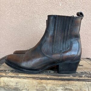 Frye Women’s Diana Chelsea  Leather Boot